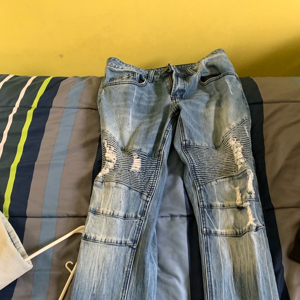 Y&R Distressed Skinny Jeans